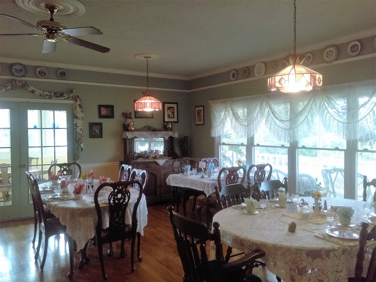 Enticing You to Stay at a Bed & Breakfast Near Pigeon Forge, TN